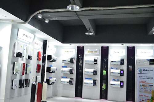 中國電熱水器三分天下:大牌、智能派、低價流 中國電熱水器三分天下:大牌、智能派、低價流