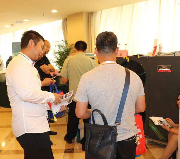 九沐華麗降臨暖通巡展?jié)险?分享空氣能熱泵與應(yīng)用案例 九沐華麗降臨暖通巡展?jié)险?分享空氣能熱泵與應(yīng)用案例