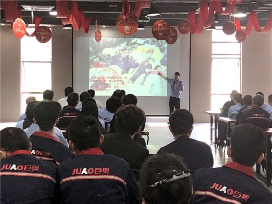 品牌日記|巨奧吊頂消防培訓 防患于未“燃” 品牌日記|巨奧吊頂消防培訓 防患于未“燃”