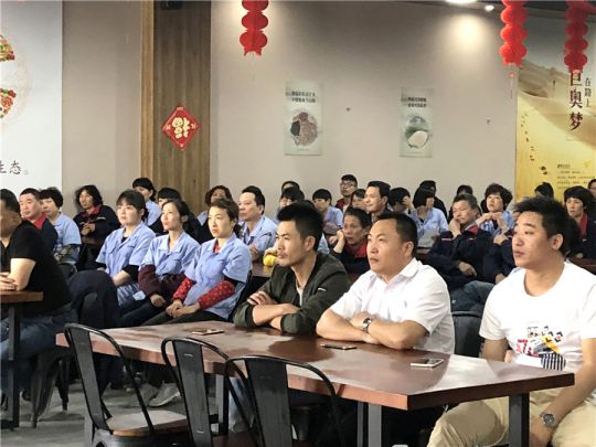 品牌日記|巨奧吊頂消防培訓 防患于未“燃” 品牌日記|巨奧吊頂消防培訓 防患于未“燃”