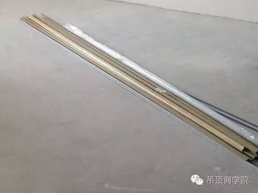 家里裝個吊頂一月用了1000元電,劣質吊頂你敢用? 家里裝個吊頂一月用了1000元電,劣質吊頂你敢用?