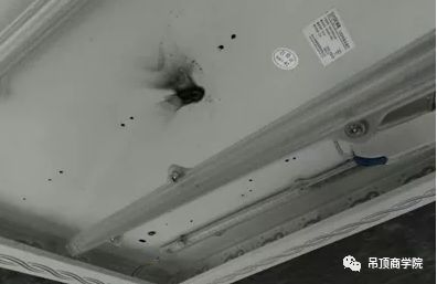 家里裝個吊頂一月用了1000元電,劣質吊頂你敢用? 家里裝個吊頂一月用了1000元電,劣質吊頂你敢用?