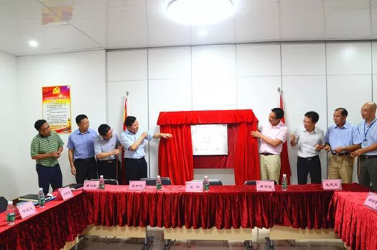 佛山市市長朱偉考察美涂士,并為美涂士黨支部成立揭牌 佛山市市長朱偉考察美涂士,并為美涂士黨支部成立揭牌