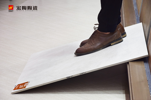 品牌產(chǎn)品|宏陶15°緞光釉點(diǎn)石成金，再現(xiàn)絲綢質(zhì)感