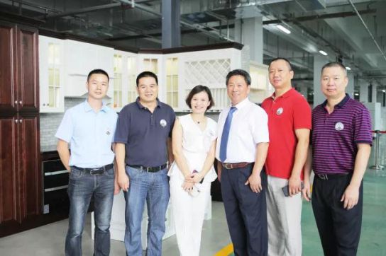 君子蘭水性漆助力可森木業(yè)打造更好產(chǎn)品 君子蘭水性漆助力可森木業(yè)打造更好產(chǎn)品