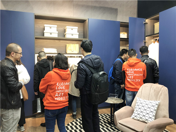 伊戀家居“硬核”亮相,實力豈止一面