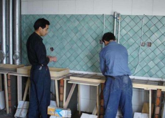 來(lái)給大家介紹磚砌櫥柜貼瓷磚的問題