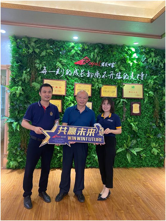 君匠世家藝術壁材 攜手華南理工大學涂偉萍教授技術創新 君匠世家藝術壁材 攜手華南理工大學涂偉萍教授技術創新