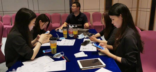 華藝廣場攜手六大原創燈飾品牌創始人嗨爆直播間! 華藝廣場攜手六大原創燈飾品牌創始人嗨爆直播間!