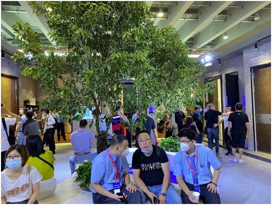 藝和集團(tuán) 展會(huì)快訊第1天:未來已來 “智”能有你 藝和集團(tuán) 展會(huì)快訊第1天:未來已來 “智”能有你