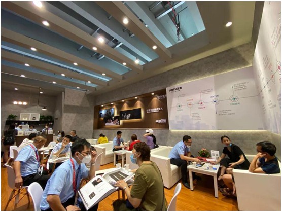 藝和集團(tuán) 展會(huì)快訊第1天:未來已來 “智”能有你 藝和集團(tuán) 展會(huì)快訊第1天:未來已來 “智”能有你