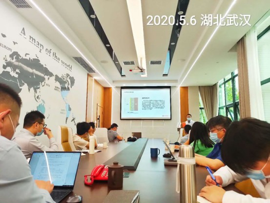 回鄉代理做堿克瓷磚背膠，滴滴司機不再奔波