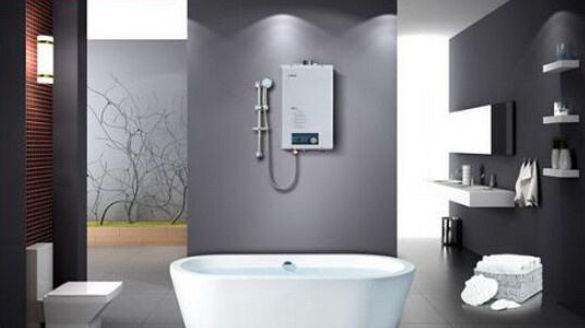 家里熱水器裝燃氣還是電好?一聽老電工說的話，后悔我家裝不對。